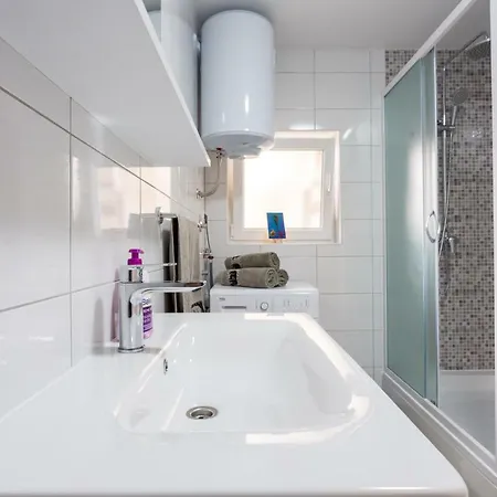 Lidija - Sea View With Exclusive Right Of Using Hot Tub Or Split Level With Exclusive Right Of Using Pool Apartamento Podstrana